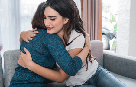 How-to-help-a-friend-in-debt-feature two women hugging