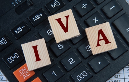 An image of a computer keyboard with scrabble letters I, V, and A